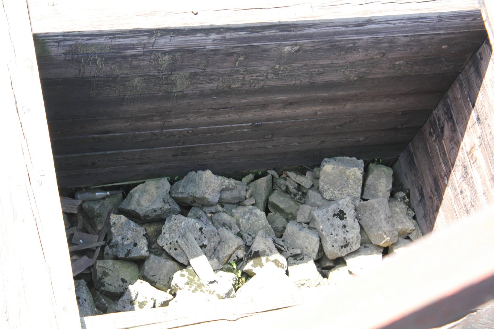 Rip-rap filled cribbing of timber piers prior to 2014 reconstruction